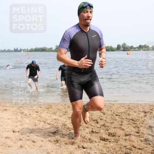 15.06.2025 - 27. Vierlanden-Triathlon Lena Gebhardt http://msf.ph/oto/8030824 15.06.2025 11:08:39 Schwimmen 671, 703, 719, 720, 750, 820, 852, 863 meine-sportfotos.de