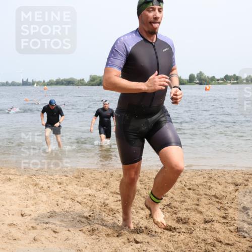 15.06.2025 - 27. Vierlanden-Triathlon Lena Gebhardt http://msf.ph/oto/8030826 15.06.2025 11:08:40 Schwimmen 671, 703, 719, 720, 750, 852, 863 meine-sportfotos.de