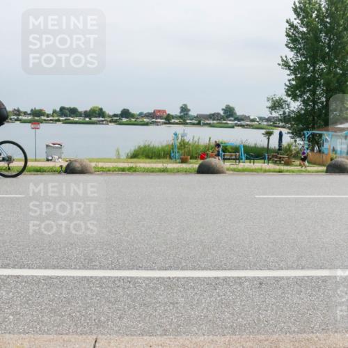 21.06.2025 - 27. Vierlanden-Triathlon H.Heesch http://msf.ph/oto/8030827 15.06.2025 11:31:41 Radfahren 652, 682, 759, 838, 956, 957 meine-sportfotos.de