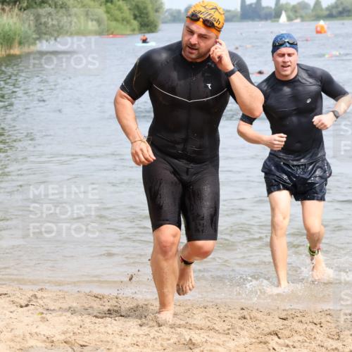 15.06.2025 - 27. Vierlanden-Triathlon Lena Gebhardt http://msf.ph/oto/8030830 15.06.2025 11:08:41 Schwimmen 671, 703, 719, 720, 852, 863 meine-sportfotos.de