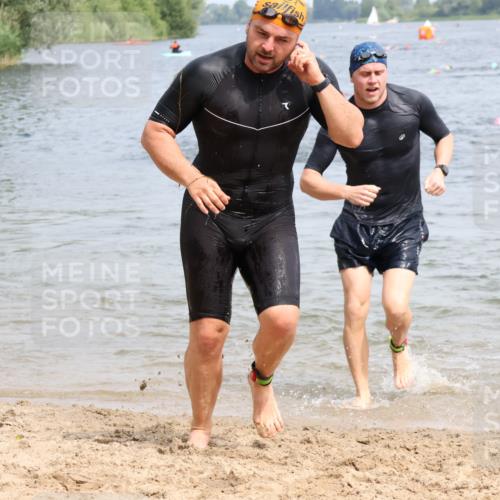 15.06.2025 - 27. Vierlanden-Triathlon Lena Gebhardt http://msf.ph/oto/8030832 15.06.2025 11:08:41 Schwimmen 671, 703, 719, 720, 852, 863 meine-sportfotos.de