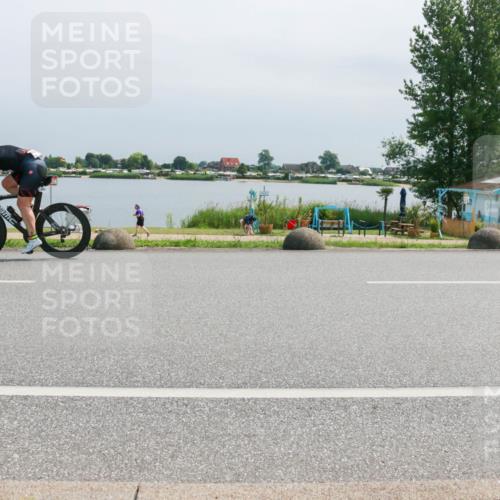 21.06.2025 - 27. Vierlanden-Triathlon H.Heesch http://msf.ph/oto/8030845 15.06.2025 11:31:48 Radfahren 252 meine-sportfotos.de
