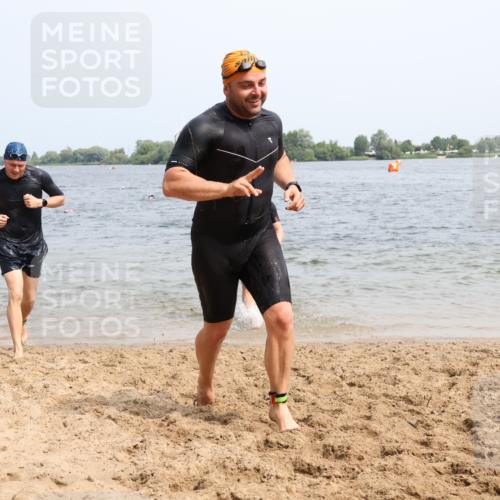 15.06.2025 - 27. Vierlanden-Triathlon Lena Gebhardt http://msf.ph/oto/8030848 15.06.2025 11:08:42 Schwimmen 671, 703, 719, 720, 852, 863 meine-sportfotos.de