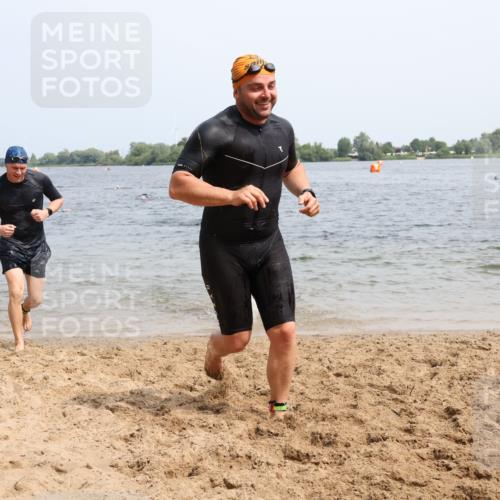 15.06.2025 - 27. Vierlanden-Triathlon Lena Gebhardt http://msf.ph/oto/8030851 15.06.2025 11:08:42 Schwimmen 671, 703, 719, 720, 852, 863 meine-sportfotos.de