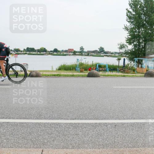 15.06.2025 - 27. Vierlanden-Triathlon H.Heesch http://msf.ph/oto/8030859 15.06.2025 10:35:05 Radfahren 45, 128, 137, 316 meine-sportfotos.de
