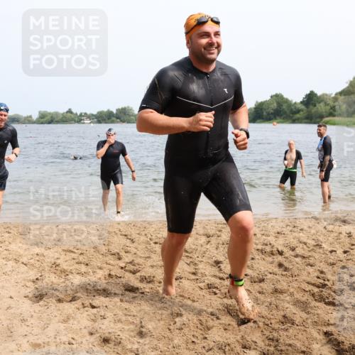 15.06.2025 - 27. Vierlanden-Triathlon Lena Gebhardt http://msf.ph/oto/8030865 15.06.2025 11:08:43 Schwimmen 671, 703, 719, 720, 852, 863 meine-sportfotos.de
