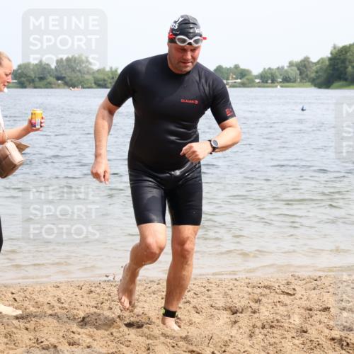 15.06.2025 - 27. Vierlanden-Triathlon Lena Gebhardt http://msf.ph/oto/8030882 15.06.2025 11:08:46 Schwimmen 671, 703, 720, 852, 863 meine-sportfotos.de