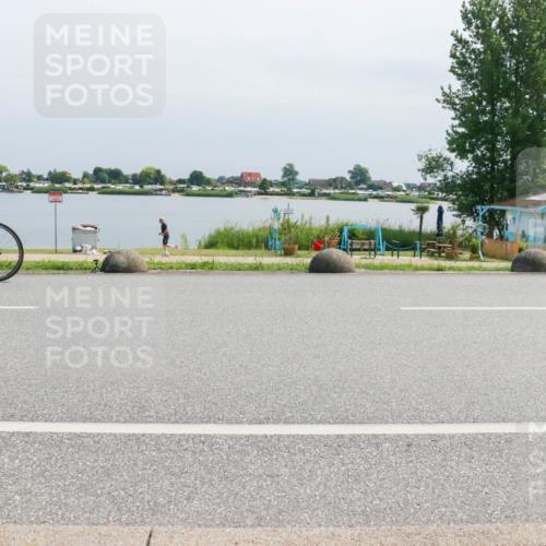 21.06.2025 - 27. Vierlanden-Triathlon H.Heesch http://msf.ph/oto/8030884 15.06.2025 11:31:53 Radfahren 113, 252, 898, 913 meine-sportfotos.de