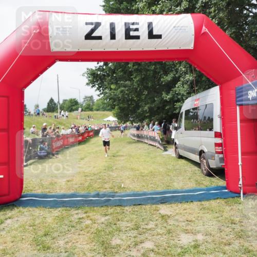 21.06.2025 - 27. Vierlanden-Triathlon MichiJ http://msf.ph/oto/8030890 15.06.2026 12:41:36 Ziel 20, 27 meine-sportfotos.de