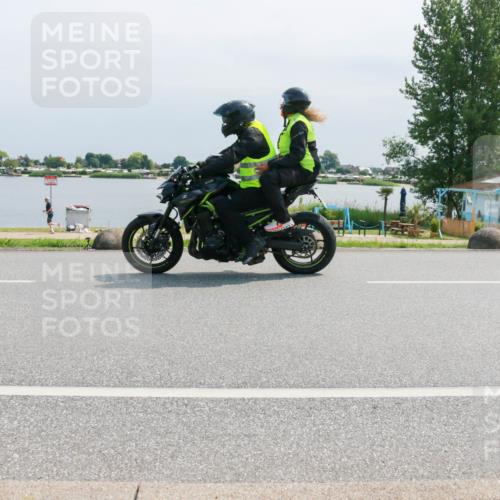 21.06.2025 - 27. Vierlanden-Triathlon H.Heesch http://msf.ph/oto/8030906 15.06.2025 11:31:55 Radfahren 113, 252, 761, 898, 913 meine-sportfotos.de