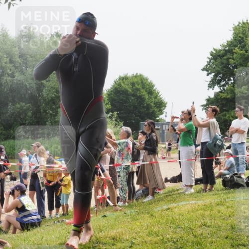 15.06.2025 - 27. Vierlanden-Triathlon KatJ http://msf.ph/oto/8030907 15.06.2025 11:08:37 Schwimmen 703, 719, 750, 820, 835, 836, 863 meine-sportfotos.de
