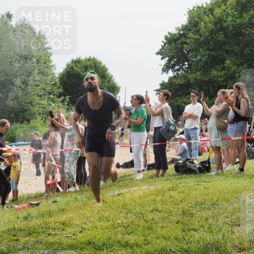 15.06.2025 - 27. Vierlanden-Triathlon KatJ http://msf.ph/oto/8030918 15.06.2025 11:08:39 Schwimmen 703, 719, 720, 750, 820, 835, 836, 863 meine-sportfotos.de