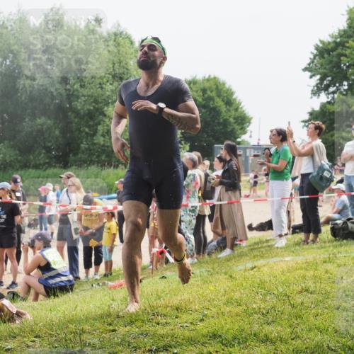 15.06.2025 - 27. Vierlanden-Triathlon KatJ http://msf.ph/oto/8030936 15.06.2025 11:08:40 Schwimmen 703, 719, 720, 750, 820, 836, 863 meine-sportfotos.de
