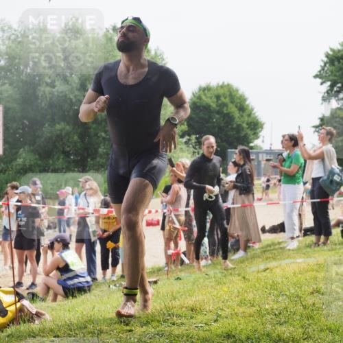 15.06.2025 - 27. Vierlanden-Triathlon KatJ http://msf.ph/oto/8030947 15.06.2025 11:08:40 Schwimmen 703, 719, 720, 750, 820, 836, 863 meine-sportfotos.de