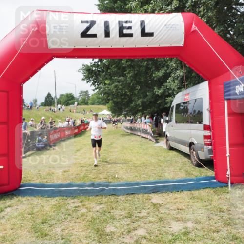 21.06.2025 - 27. Vierlanden-Triathlon MichiJ http://msf.ph/oto/8030949 15.06.2026 12:41:38 Ziel 20, 27 meine-sportfotos.de