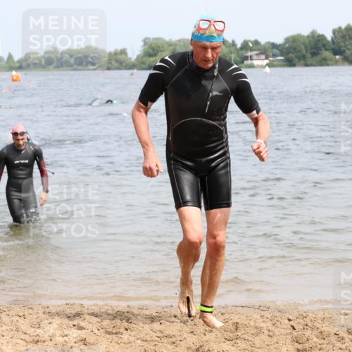 15.06.2025 - 27. Vierlanden-Triathlon Lena Gebhardt http://msf.ph/oto/8030950 15.06.2025 11:09:06 Schwimmen 776, 811, 816, 846 meine-sportfotos.de