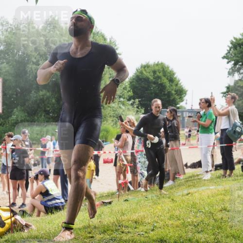 15.06.2025 - 27. Vierlanden-Triathlon KatJ http://msf.ph/oto/8030952 15.06.2025 11:08:40 Schwimmen 703, 719, 720, 750, 820, 836, 863 meine-sportfotos.de