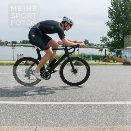 21.06.2025 - 27. Vierlanden-Triathlon H.Heesch http://msf.ph/oto/8030960 15.06.2025 11:31:58 Radfahren 113, 761, 898, 913 meine-sportfotos.de