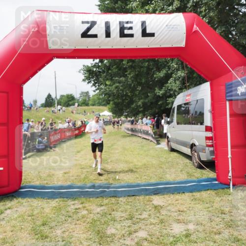 21.06.2025 - 27. Vierlanden-Triathlon MichiJ http://msf.ph/oto/8030963 15.06.2026 12:41:38 Ziel 20, 27 meine-sportfotos.de