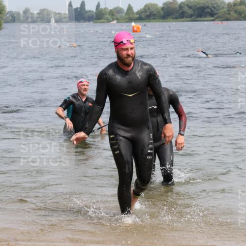 15.06.2025 - 27. Vierlanden-Triathlon Lena Gebhardt http://msf.ph/oto/8030964 15.06.2025 11:09:07 Schwimmen 776, 811, 816, 846 meine-sportfotos.de