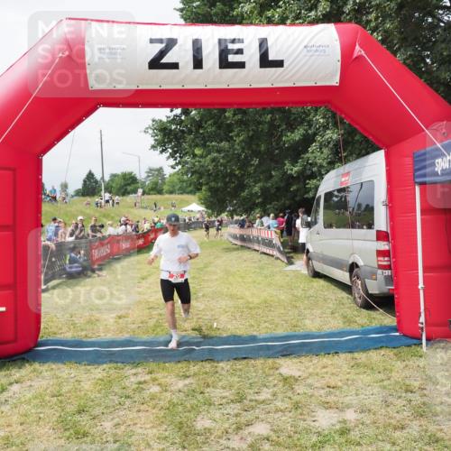 21.06.2025 - 27. Vierlanden-Triathlon MichiJ http://msf.ph/oto/8030971 15.06.2026 12:41:39 Ziel 20, 27 meine-sportfotos.de