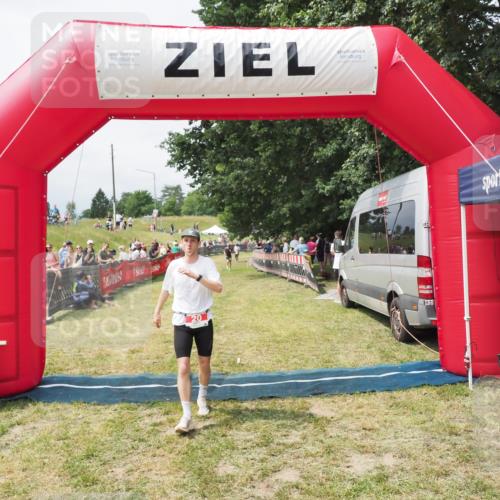21.06.2025 - 27. Vierlanden-Triathlon MichiJ http://msf.ph/oto/8030982 15.06.2026 12:41:39 Ziel 20, 27 meine-sportfotos.de