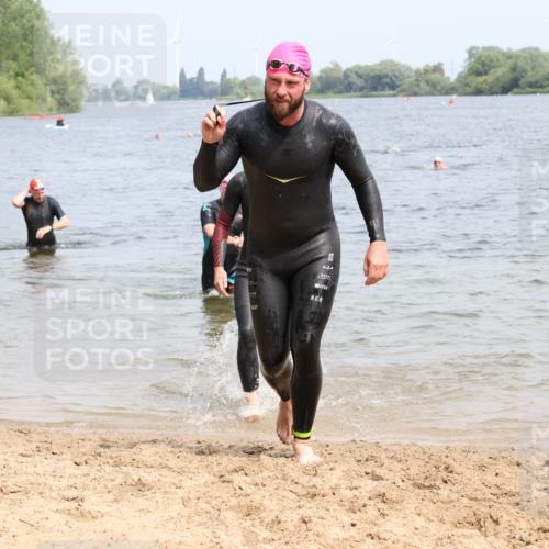 15.06.2025 - 27. Vierlanden-Triathlon Lena Gebhardt http://msf.ph/oto/8030984 15.06.2025 11:09:09 Schwimmen 776, 811, 816, 829, 846 meine-sportfotos.de