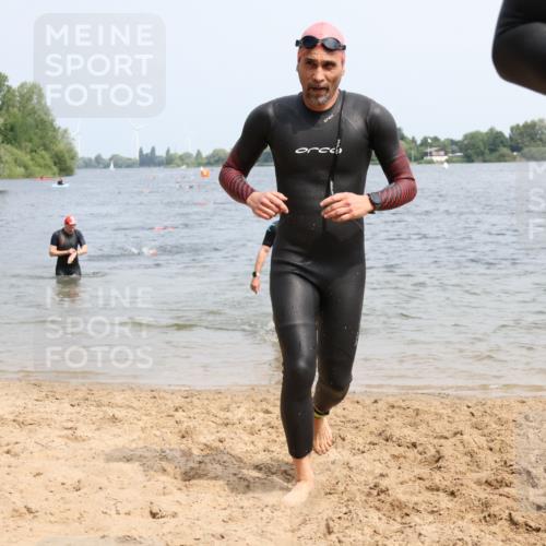 15.06.2025 - 27. Vierlanden-Triathlon Lena Gebhardt http://msf.ph/oto/8031006 15.06.2025 11:09:13 Schwimmen 776, 811, 816, 829, 846 meine-sportfotos.de