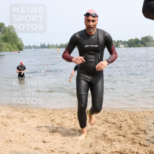 15.06.2025 - 27. Vierlanden-Triathlon Lena Gebhardt http://msf.ph/oto/8031010 15.06.2025 11:09:13 Schwimmen 776, 811, 816, 829, 846 meine-sportfotos.de