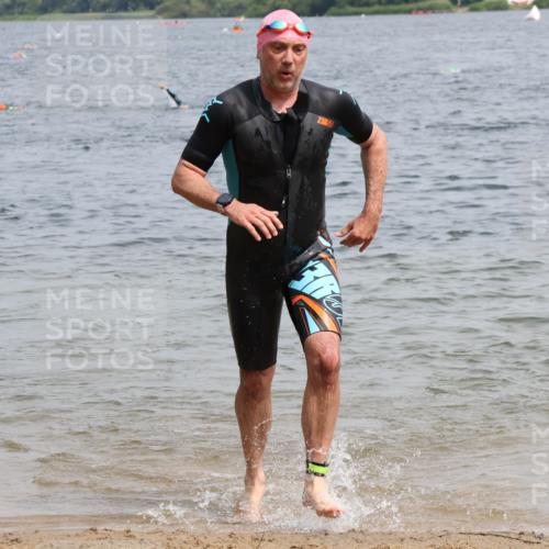 15.06.2025 - 27. Vierlanden-Triathlon Lena Gebhardt http://msf.ph/oto/8031024 15.06.2025 11:09:15 Schwimmen 776, 811, 816, 829, 846 meine-sportfotos.de