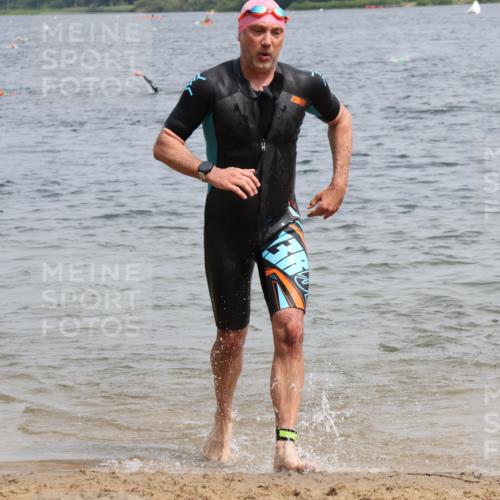 15.06.2025 - 27. Vierlanden-Triathlon Lena Gebhardt http://msf.ph/oto/8031028 15.06.2025 11:09:15 Schwimmen 776, 811, 816, 829, 846 meine-sportfotos.de