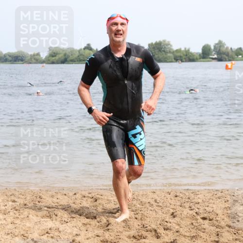 15.06.2025 - 27. Vierlanden-Triathlon Lena Gebhardt http://msf.ph/oto/8031039 15.06.2025 11:09:17 Schwimmen 776, 811, 829, 846 meine-sportfotos.de