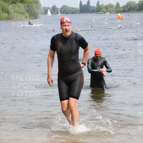 15.06.2025 - 27. Vierlanden-Triathlon Lena Gebhardt http://msf.ph/oto/8031046 15.06.2025 11:09:23 Schwimmen 776, 829, 846, 856 meine-sportfotos.de