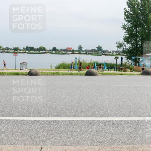 21.06.2025 - 27. Vierlanden-Triathlon H.Heesch http://msf.ph/oto/8031083 15.06.2025 11:32:13 Radfahren 892 meine-sportfotos.de