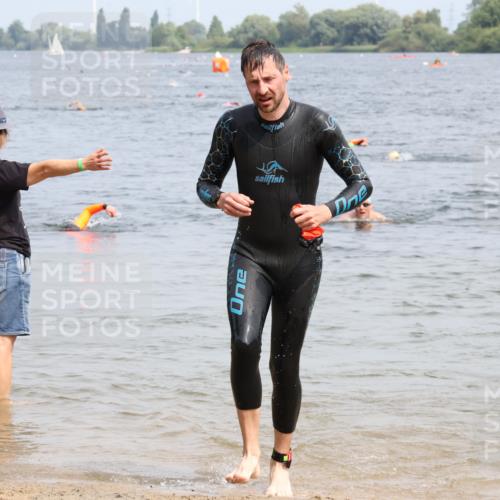 15.06.2025 - 27. Vierlanden-Triathlon Lena Gebhardt http://msf.ph/oto/8031084 15.06.2025 11:09:32 Schwimmen 783, 856 meine-sportfotos.de
