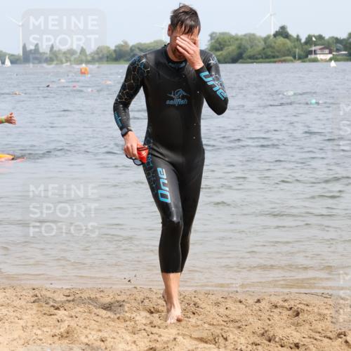 15.06.2025 - 27. Vierlanden-Triathlon Lena Gebhardt http://msf.ph/oto/8031092 15.06.2025 11:09:33 Schwimmen 783, 856 meine-sportfotos.de