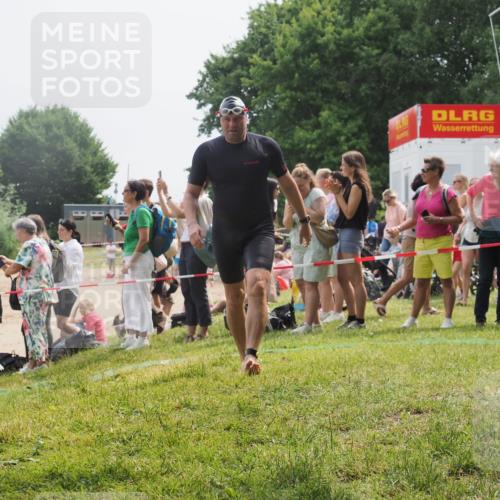15.06.2025 - 27. Vierlanden-Triathlon KatJ http://msf.ph/oto/8031105 15.06.2025 11:08:53 Schwimmen 671, 720, 852 meine-sportfotos.de
