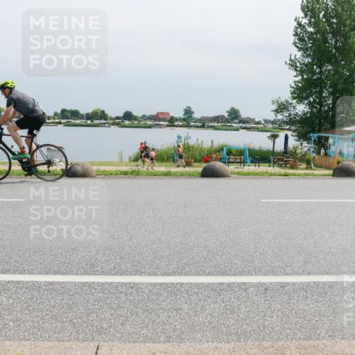21.06.2025 - 27. Vierlanden-Triathlon H.Heesch http://msf.ph/oto/8031107 15.06.2025 11:32:23 Radfahren 955 meine-sportfotos.de