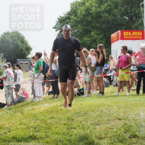 15.06.2025 - 27. Vierlanden-Triathlon KatJ http://msf.ph/oto/8031118 15.06.2025 11:08:53 Schwimmen 671, 720, 852 meine-sportfotos.de