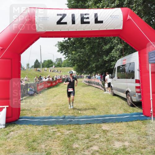 21.06.2025 - 27. Vierlanden-Triathlon MichiJ http://msf.ph/oto/8031120 15.06.2026 12:42:43 Ziel 36 meine-sportfotos.de