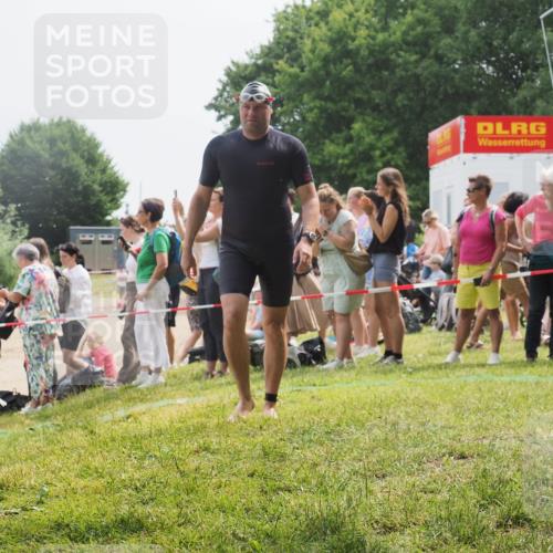 15.06.2025 - 27. Vierlanden-Triathlon KatJ http://msf.ph/oto/8031124 15.06.2025 11:08:53 Schwimmen 671, 720, 852 meine-sportfotos.de