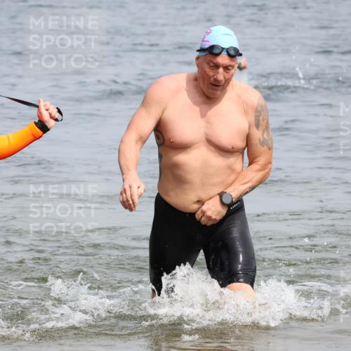 15.06.2025 - 27. Vierlanden-Triathlon Lena Gebhardt http://msf.ph/oto/8031125 15.06.2025 11:09:44 Schwimmen 745, 783, 784 meine-sportfotos.de