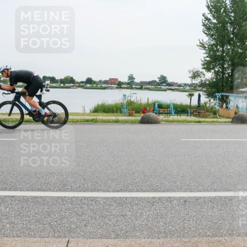 15.06.2025 - 27. Vierlanden-Triathlon H.Heesch http://msf.ph/oto/8031127 15.06.2025 10:35:07 Radfahren 45, 122, 128, 137, 316 meine-sportfotos.de