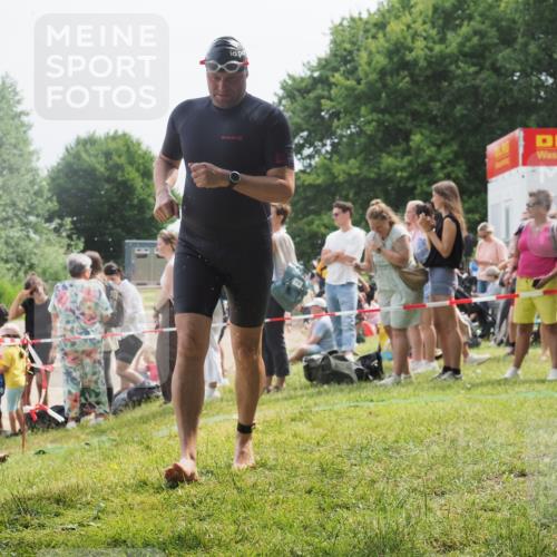 15.06.2025 - 27. Vierlanden-Triathlon KatJ http://msf.ph/oto/8031129 15.06.2025 11:08:54 Schwimmen 671, 720, 852 meine-sportfotos.de