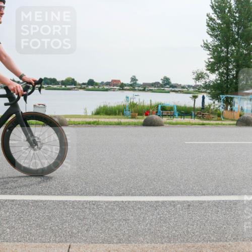 15.06.2025 - 27. Vierlanden-Triathlon H.Heesch http://msf.ph/oto/8031134 15.06.2025 10:35:08 Radfahren 45, 122, 128, 137, 316 meine-sportfotos.de