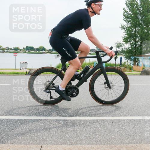 15.06.2025 - 27. Vierlanden-Triathlon H.Heesch http://msf.ph/oto/8031140 15.06.2025 10:35:08 Radfahren 45, 122, 128, 137, 316 meine-sportfotos.de