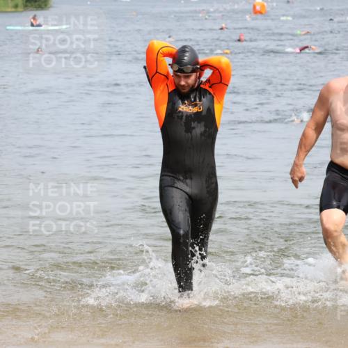 15.06.2025 - 27. Vierlanden-Triathlon Lena Gebhardt http://msf.ph/oto/8031143 15.06.2025 11:09:46 Schwimmen 745, 784, 786 meine-sportfotos.de