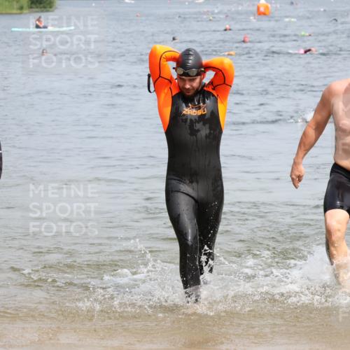 15.06.2025 - 27. Vierlanden-Triathlon Lena Gebhardt http://msf.ph/oto/8031145 15.06.2025 11:09:46 Schwimmen 745, 784, 786 meine-sportfotos.de