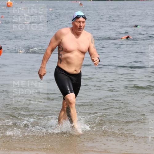 15.06.2025 - 27. Vierlanden-Triathlon Lena Gebhardt http://msf.ph/oto/8031153 15.06.2025 11:09:47 Schwimmen 745, 784, 786 meine-sportfotos.de