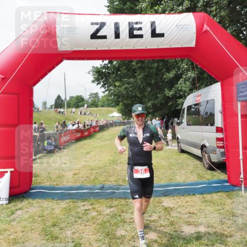 21.06.2025 - 27. Vierlanden-Triathlon MichiJ http://msf.ph/oto/8031155 15.06.2026 12:42:44 Ziel 36 meine-sportfotos.de